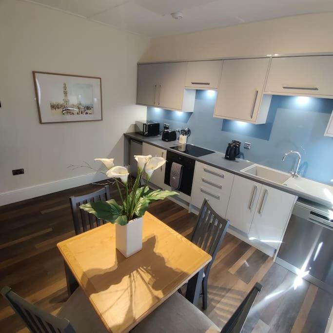 הרן ביי Escape To The Coast In A Luxurious Private Apartment מראה חיצוני תמונה