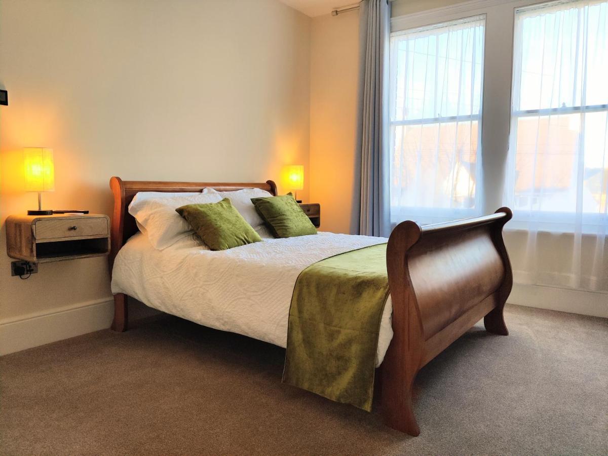 הרן ביי Escape To The Coast In A Luxurious Private Apartment מראה חיצוני תמונה